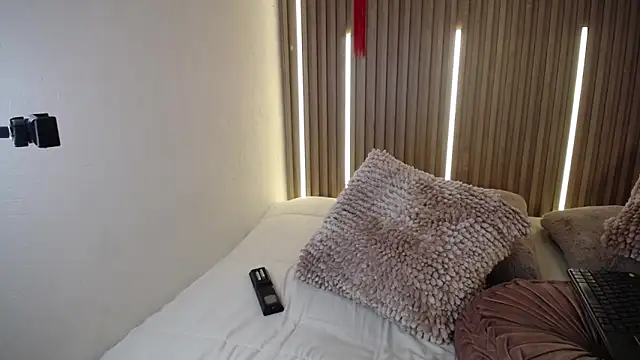 Snapshot of Tayzon_Foxxx chatting on March 2026 08:26:02 PM Tayzon Foxxx online show from March 2026 08:26:02 PM