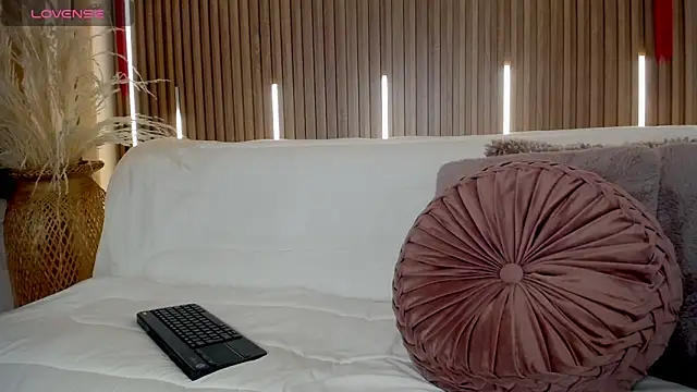 Snapshot of Tayzon_Foxxx chatting on April 2026 08:23:01 PM Tayzon Foxxx online show from April 2026 08:23:01 PM