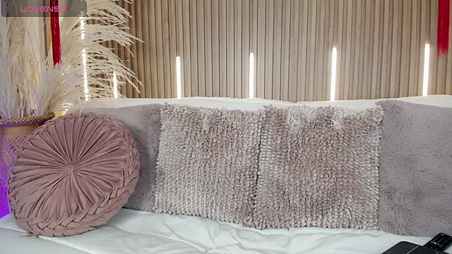 Snapshot of Tayzon_Foxxx chatting on April 2026 08:32:01 PM Tayzon Foxxx online show from April 2026 08:32:01 PM