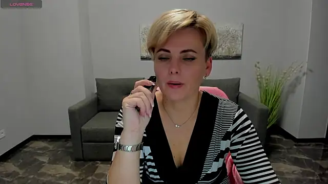 Snapshot of Julia_Wilsone chatting on December 2024 05:26:02 PM Julia Wilsone online show from December 2024 05:26:02 PM