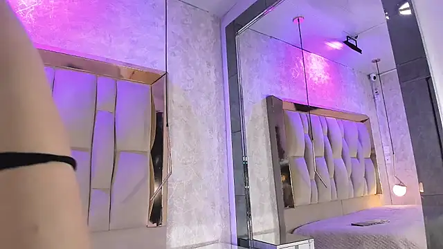 MadisonWood01 online show from March 2026 02:10:01 PM