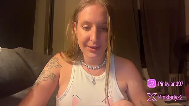 Snapshot of Pinkyladyxxx chatting on May 2026 11:12:03 PM Pinkyladyxxx online show from May 2026 11:12:03 PM
