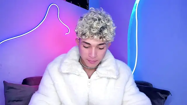 ASHTON REITENBACH01 online show from December 2024 07:45:01 PM