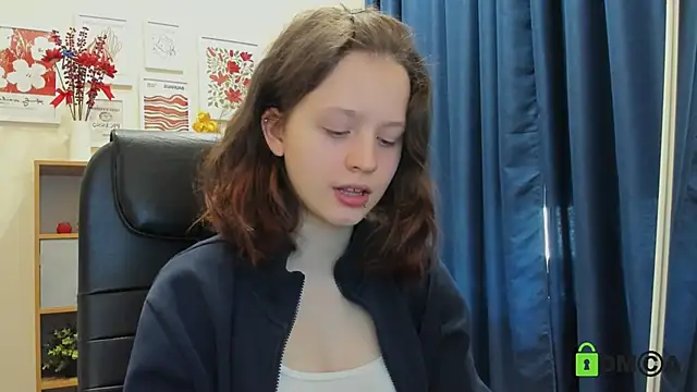 Snapshot of Alina_Mills chatting on April 2026 08:13:01 AM Alina Mills online show from April 2026 08:13:01 AM