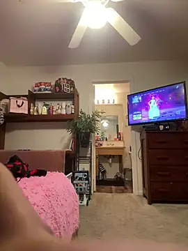 Snapshot of thatonelightskinn chatting on December 2024 04:28:02 AM thatonelightskinn online show from December 2024 04:28:02 AM