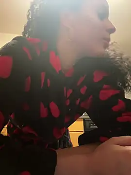 Snapshot of thatonelightskinn chatting on January 2025 08:44:02 AM thatonelightskinn online show from January 2025 08:44:02 AM