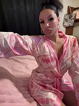 Snapshot of thatonelightskinn chatting on February 2025 03:56:02 AM thatonelightskinn online show from February 2025 03:56:02 AM