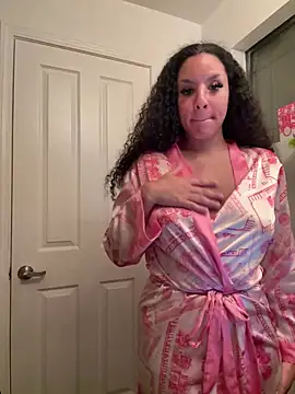 Snapshot of thatonelightskinn chatting on February 2025 04:46:02 AM thatonelightskinn online show from February 2025 04:46:02 AM