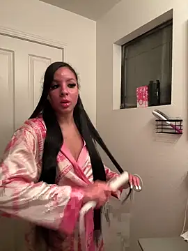 Snapshot of thatonelightskinn chatting on March 2025 03:48:01 AM thatonelightskinn online show from March 2025 03:48:01 AM