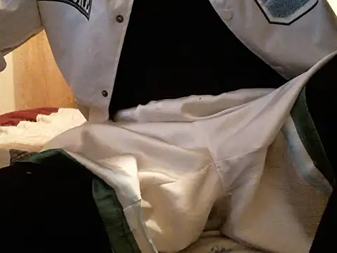 Snapshot of bravo23toro chatting on April 2026 04:58:02 PM bravo23toro online show from April 2026 04:58:02 PM