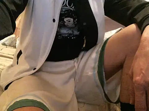 Snapshot of bravo23toro chatting on April 2026 05:59:02 PM bravo23toro online show from April 2026 05:59:02 PM