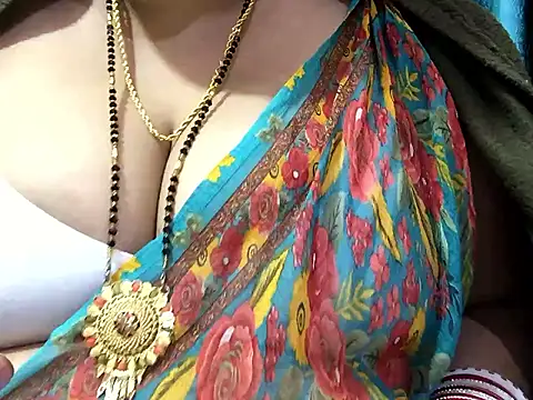 Snapshot of Desi_bhabhiii chatting on December 2024 06:26:01 AM Desi bhabhiii online show from December 2024 06:26:01 AM