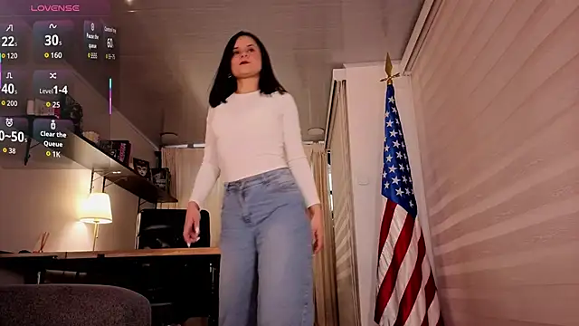 Alice milf  online show from October 2025 11:18:02 AM