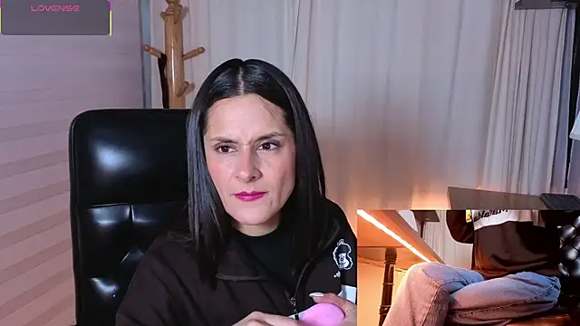 Alice milf  online show from October 2025 11:03:01 AM