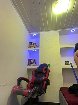  luna torres online show from April 2026 12:39:01 PM