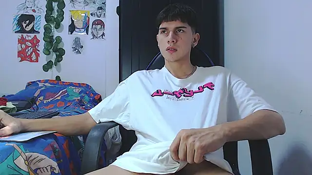 Snapshot of SonSett chatting on March 2025 02:43:01 AM SonSett online show from March 2025 02:43:01 AM