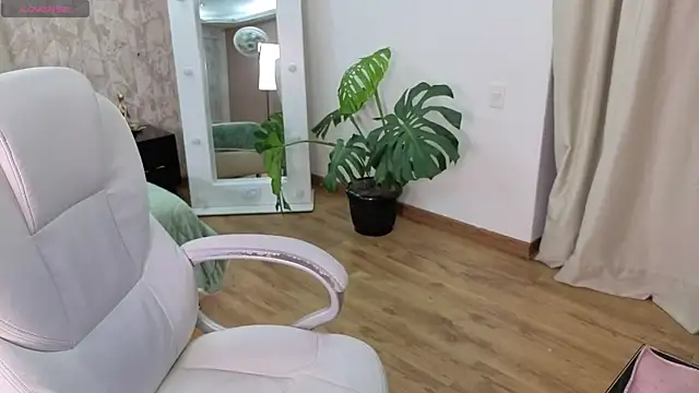 loly marce online show from November 2025 08:30:01 PM