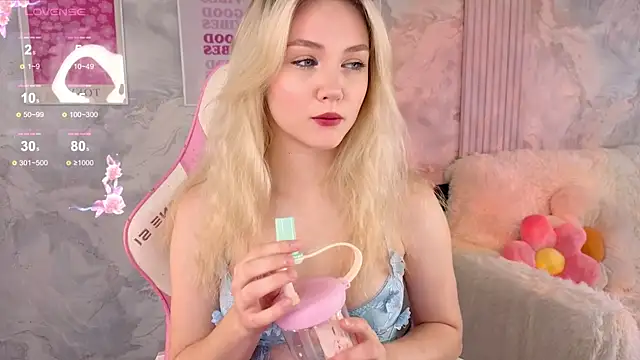 Snapshot of angel_with_flowers chatting on September 2025 03:28:01 AM angel with flowers online show from September 2025 03:28:01 AM