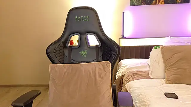 joycesilver online show from October 2025 08:00:01 AM