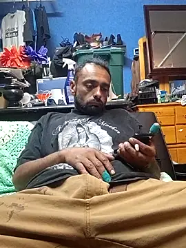 Snapshot of C8L3U chatting on March 2026 12:33:01 AM C8L3U online show from March 2026 12:33:01 AM