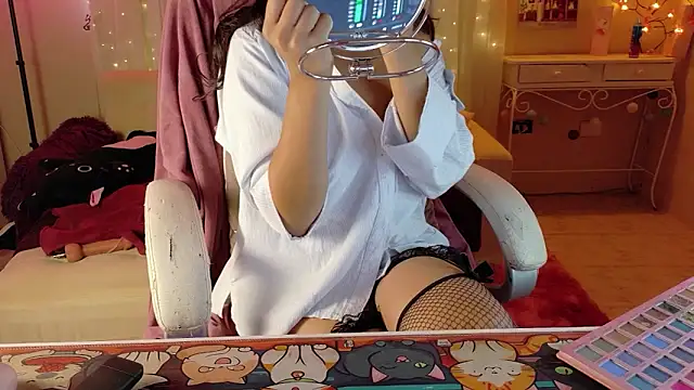 AllisonCatUwU online show from April 2026 03:38:02 PM