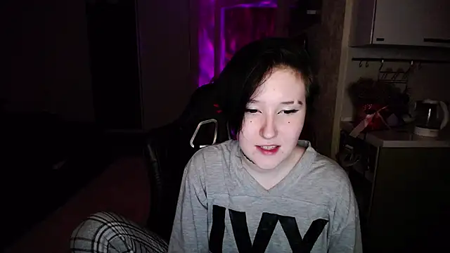 Snapshot of Kira_Bakker chatting on March 2025 01:43:01 AM Kira Bakker online show from March 2025 01:43:01 AM