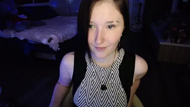 Snapshot of Kira_Bakker chatting on October 2025 11:45:02 PM Kira Bakker online show from October 2025 11:45:02 PM