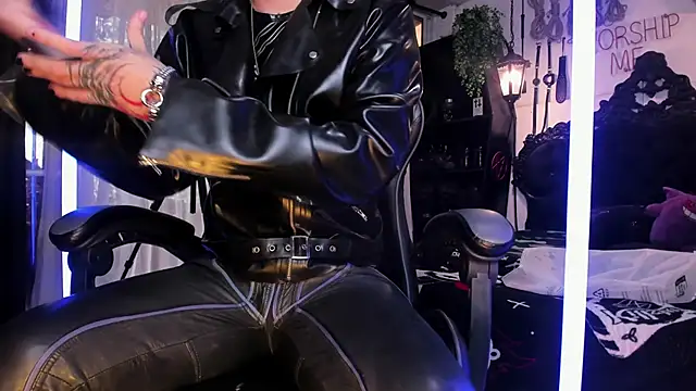 allanhurtss online show from December 2024 03:00:02 PM