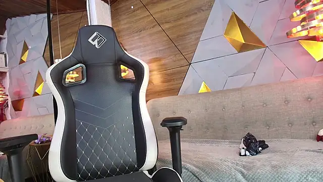 sarah banks1 online show from February 2025 07:09:01 PM