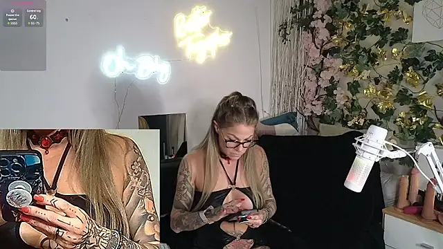 Snapshot of Tatjana_Sue chatting on December 2024 07:49:01 PM Tatjana Sue online show from December 2024 07:49:01 PM