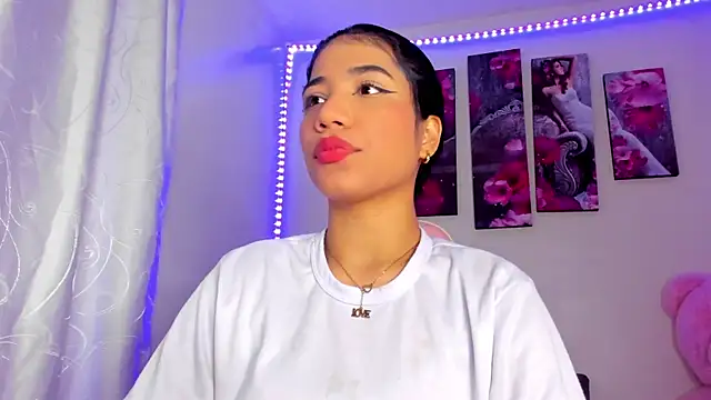 Snapshot of Alissarhys26 chatting on December 2024 03:44:01 AM Alissarhys26 online show from December 2024 03:44:01 AM