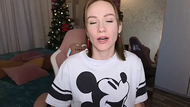 Snapshot of VeronicaRoss chatting on December 2024 01:27:02 PM VeronicaRoss online show from December 2024 01:27:02 PM