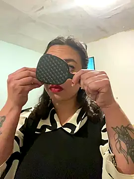 Snapshot of Lucrecia_33 chatting on December 2025 06:50:01 AM Lucrecia 33 online show from December 2025 06:50:01 AM