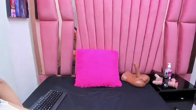 Snapshot of ChloeRosey chatting on March 2026 08:23:01 PM ChloeRosey online show from March 2026 08:23:01 PM