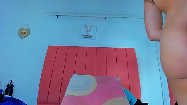 Snapshot of valen_rose0 chatting on January 2025 12:09:02 PM valen rose0 online show from January 2025 12:09:02 PM