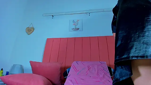 Snapshot of valen_rose0 chatting on January 2025 12:07:02 PM valen rose0 online show from January 2025 12:07:02 PM