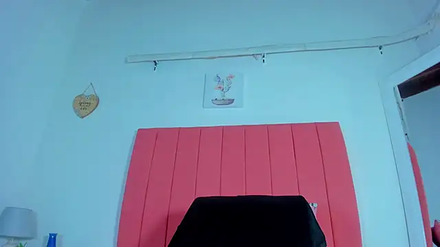 Snapshot of valen_rose0 chatting on February 2025 12:06:01 PM valen rose0 online show from February 2025 12:06:01 PM