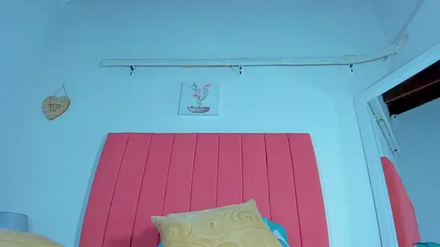 Snapshot of valen_rose0 chatting on March 2025 03:18:02 PM valen rose0 online show from March 2025 03:18:02 PM