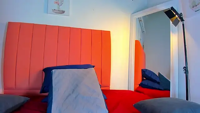 Snapshot of valen_rose0 chatting on September 2025 12:06:01 PM valen rose0 online show from September 2025 12:06:01 PM