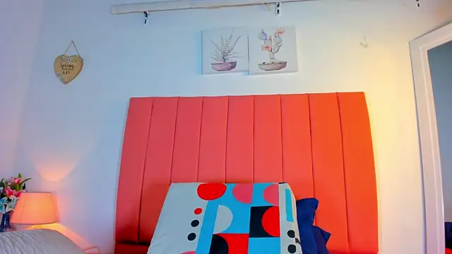 Snapshot of valen_rose0 chatting on November 2025 12:04:02 PM valen rose0 online show from November 2025 12:04:02 PM