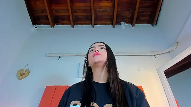 Snapshot of valen_rose0 chatting on November 2025 12:05:02 PM valen rose0 online show from November 2025 12:05:02 PM