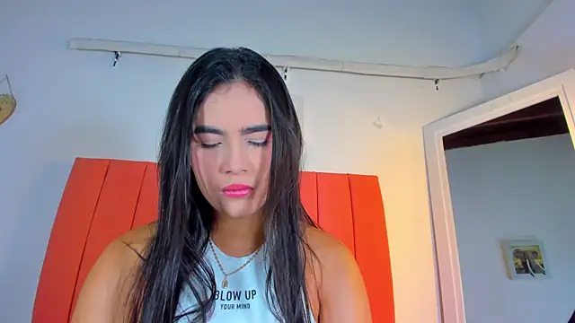 Snapshot of valen_rose0 chatting on November 2025 12:06:01 PM valen rose0 online show from November 2025 12:06:01 PM