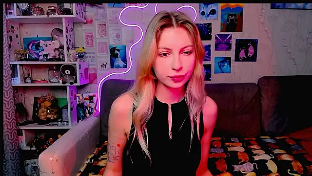 Snapshot of Maria_Hunt chatting on December 2024 03:30:01 AM Maria Hunt online show from December 2024 03:30:01 AM