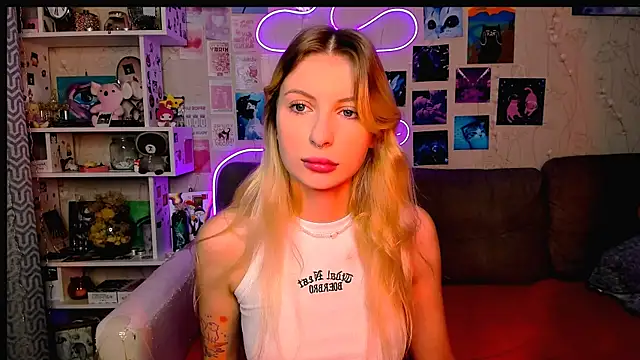 Snapshot of Maria_Hunt chatting on December 2024 02:32:01 AM Maria Hunt online show from December 2024 02:32:01 AM