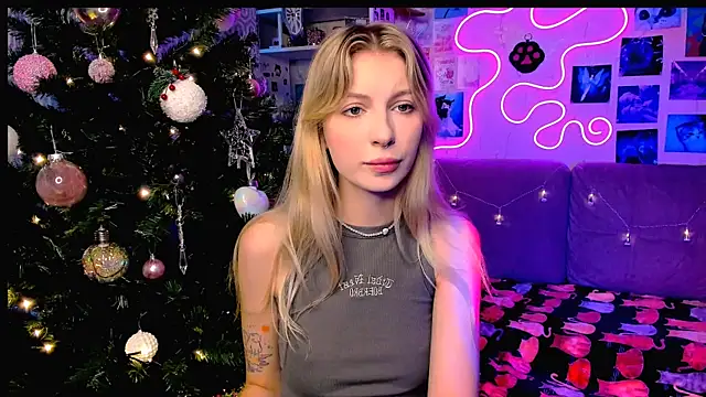 Snapshot of Maria_Hunt chatting on December 2024 02:54:02 AM Maria Hunt online show from December 2024 02:54:02 AM