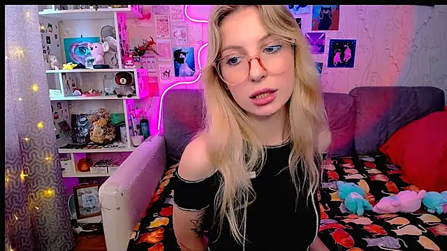 Snapshot of Maria_Hunt chatting on January 2025 07:06:01 AM Maria Hunt online show from January 2025 07:06:01 AM