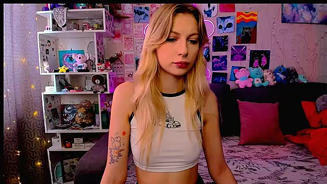 Snapshot of Maria_Hunt chatting on February 2025 04:36:02 AM Maria Hunt online show from February 2025 04:36:02 AM