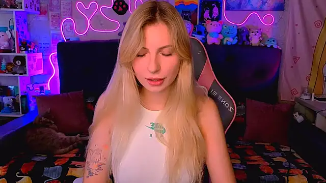 Snapshot of Maria_Hunt chatting on October 2025 04:19:02 AM Maria Hunt online show from October 2025 04:19:02 AM