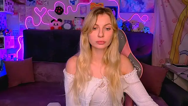 Snapshot of Maria_Hunt chatting on October 2025 04:57:02 AM Maria Hunt online show from October 2025 04:57:02 AM