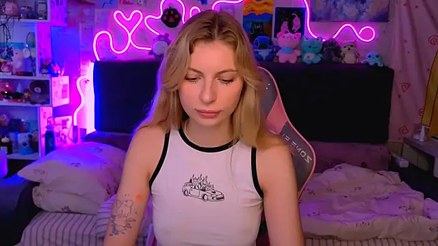 Snapshot of Maria_Hunt chatting on November 2025 04:56:02 AM Maria Hunt online show from November 2025 04:56:02 AM